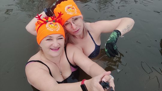 Klub Morsów - Krasnostawskie Karpie podczas świątecznej kąpieli [GALERIA ZDJĘĆ]