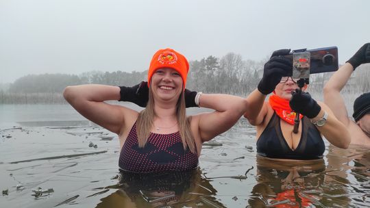 Klub Morsów - Krasnostawskie Karpie podczas świątecznej kąpieli [GALERIA ZDJĘĆ]
