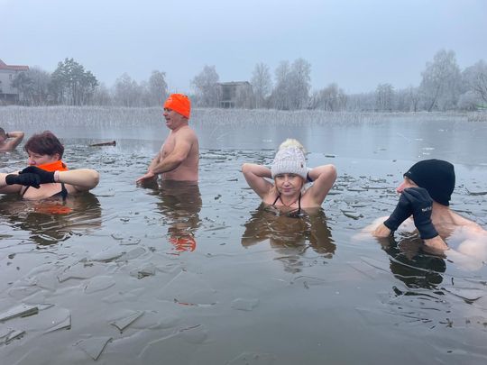 Klub Morsów - Krasnostawskie Karpie podczas świątecznej kąpieli [GALERIA ZDJĘĆ]
