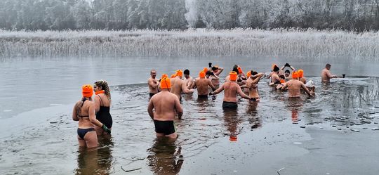 Klub Morsów - Krasnostawskie Karpie podczas świątecznej kąpieli [GALERIA ZDJĘĆ]