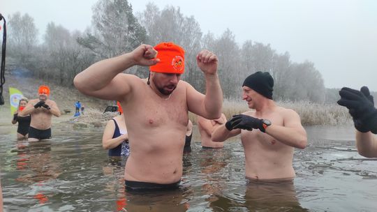 Klub Morsów - Krasnostawskie Karpie podczas świątecznej kąpieli [GALERIA ZDJĘĆ]