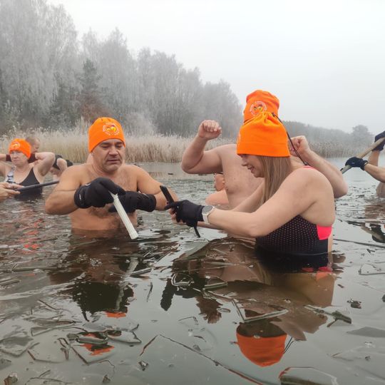 Klub Morsów - Krasnostawskie Karpie podczas świątecznej kąpieli [GALERIA ZDJĘĆ]