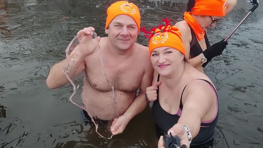 Klub Morsów - Krasnostawskie Karpie podczas świątecznej kąpieli [GALERIA ZDJĘĆ]