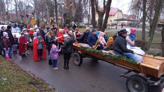Korowód kolędniczy przeszedł przez Dubienkę [GALERIA ZDJĘĆ]