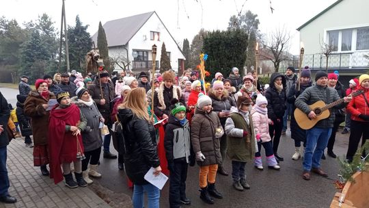Korowód kolędniczy przeszedł przez Dubienkę [GALERIA ZDJĘĆ]