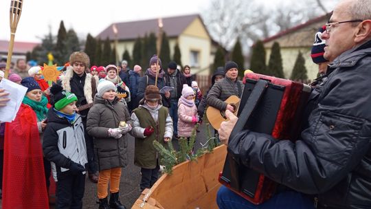 Korowód kolędniczy przeszedł przez Dubienkę [GALERIA ZDJĘĆ]