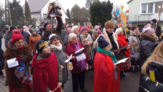 Korowód kolędniczy przeszedł przez Dubienkę [GALERIA ZDJĘĆ]