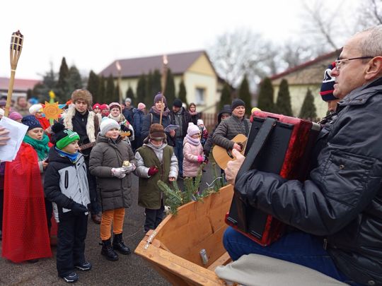 Korowód kolędniczy przeszedł przez Dubienkę [GALERIA ZDJĘĆ]