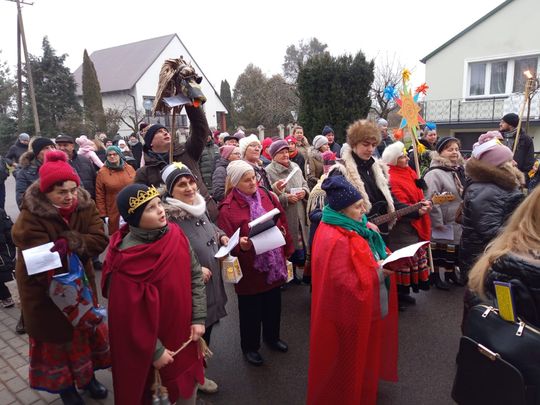 Korowód kolędniczy przeszedł przez Dubienkę [GALERIA ZDJĘĆ]