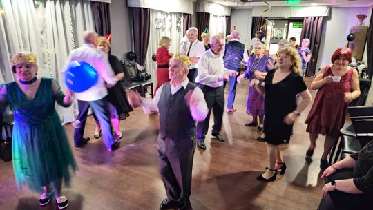 Chełm. Sylwester seniorów w Restauracji LWÓW z Radosławem Liszewskim z zespołu WEEKEND [GALERIA ZDJĘĆ]