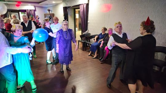 Chełm. Sylwester seniorów w Restauracji LWÓW z Radosławem Liszewskim z zespołu WEEKEND [GALERIA ZDJĘĆ]