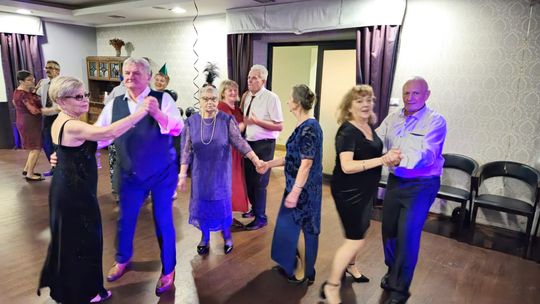 Chełm. Sylwester seniorów w Restauracji LWÓW z Radosławem Liszewskim z zespołu WEEKEND [GALERIA ZDJĘĆ]