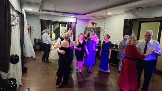 Chełm. Sylwester seniorów w Restauracji LWÓW z Radosławem Liszewskim z zespołu WEEKEND [GALERIA ZDJĘĆ]