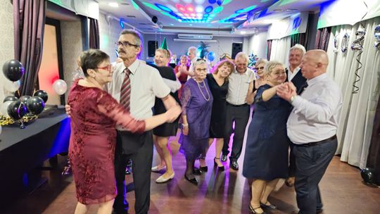 Chełm. Sylwester seniorów w Restauracji LWÓW z Radosławem Liszewskim z zespołu WEEKEND [GALERIA ZDJĘĆ]