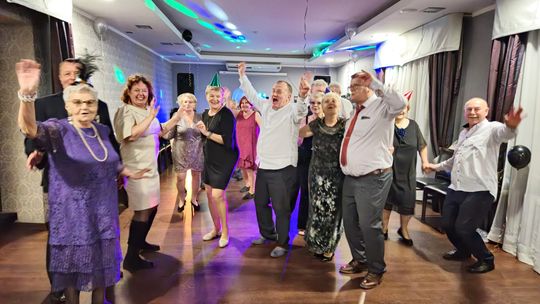 Chełm. Sylwester seniorów w Restauracji LWÓW z Radosławem Liszewskim z zespołu WEEKEND [GALERIA ZDJĘĆ]