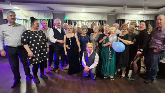 Chełm. Sylwester seniorów w Restauracji LWÓW z Radosławem Liszewskim z zespołu WEEKEND [GALERIA ZDJĘĆ]