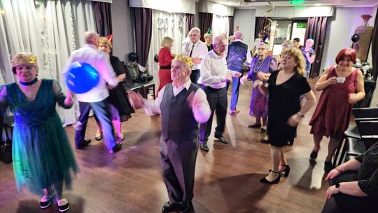 Chełm. Sylwester seniorów w Restauracji LWÓW z Radosławem Liszewskim z zespołu WEEKEND [GALERIA ZDJĘĆ]