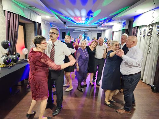 Chełm. Sylwester seniorów w Restauracji LWÓW z Radosławem Liszewskim z zespołu WEEKEND [GALERIA ZDJĘĆ]