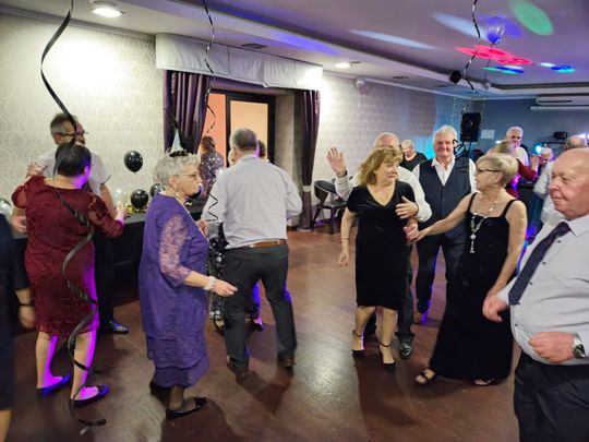 Chełm. Sylwester seniorów w Restauracji LWÓW z Radosławem Liszewskim z zespołu WEEKEND [GALERIA ZDJĘĆ]