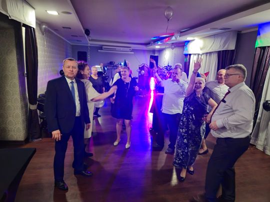 Chełm. Sylwester seniorów w Restauracji LWÓW z Radosławem Liszewskim z zespołu WEEKEND [GALERIA ZDJĘĆ]