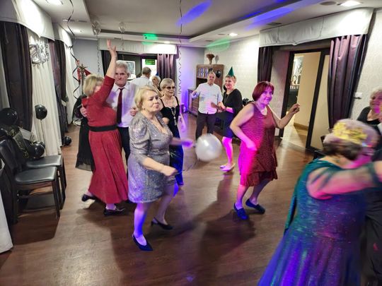 Chełm. Sylwester seniorów w Restauracji LWÓW z Radosławem Liszewskim z zespołu WEEKEND [GALERIA ZDJĘĆ]