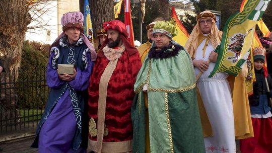 Krasnystaw. Orszak Trzech Króli z kościoła pw. Trójcy Przenajświętszej [GALERIA ZDJĘĆ]