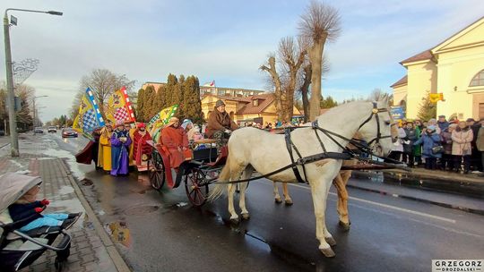 Krasnystaw. Orszak Trzech Króli z kościoła pw. Trójcy Przenajświętszej [GALERIA ZDJĘĆ]