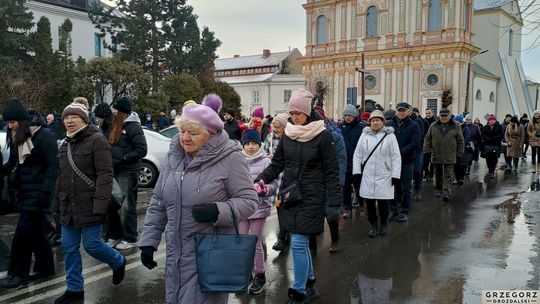 Orszak Trzech Króli z parafii pw. Świętego Franciszka Ksawerego [GALERIA ZDJĘĆ]