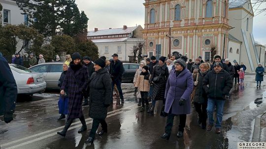 Orszak Trzech Króli z parafii pw. Świętego Franciszka Ksawerego [GALERIA ZDJĘĆ]