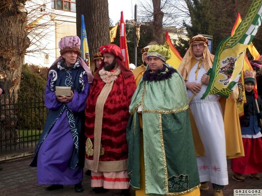 Krasnystaw. Orszak Trzech Króli z kościoła pw. Trójcy Przenajświętszej [GALERIA ZDJĘĆ]