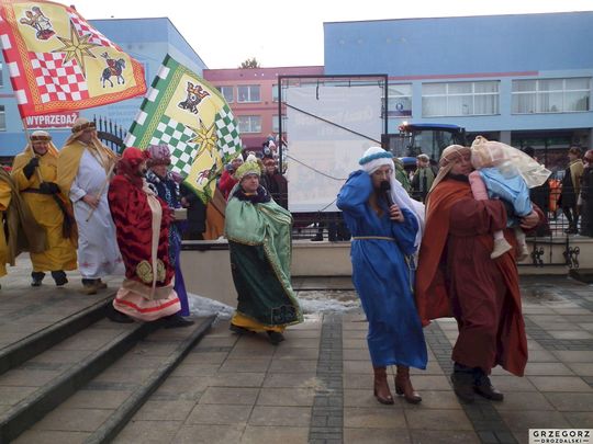 Krasnystaw. Orszak Trzech Króli z kościoła pw. Trójcy Przenajświętszej [GALERIA ZDJĘĆ]