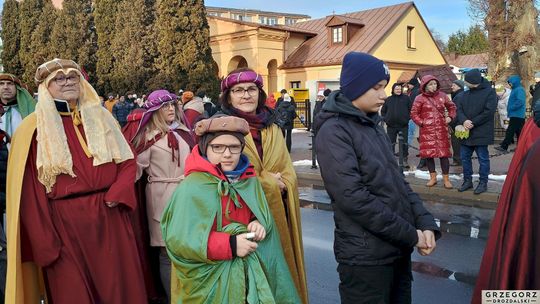 Krasnystaw. Orszak Trzech Króli z kościoła pw. Trójcy Przenajświętszej [GALERIA ZDJĘĆ]