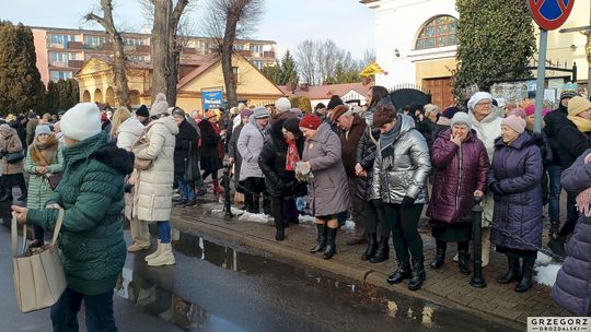 Krasnystaw. Orszak Trzech Króli z kościoła pw. Trójcy Przenajświętszej [GALERIA ZDJĘĆ]