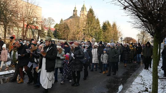 Orszak trzech króli przeszedł ulicami Włodawy [GALERIA ZDJĘĆ]