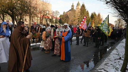 Orszak trzech króli przeszedł ulicami Włodawy [GALERIA ZDJĘĆ]