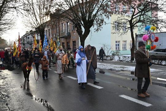 Orszak trzech króli przeszedł ulicami Włodawy [GALERIA ZDJĘĆ]