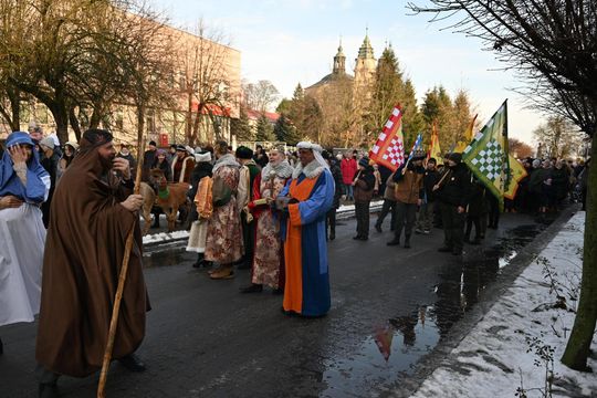 Orszak trzech króli przeszedł ulicami Włodawy [GALERIA ZDJĘĆ]