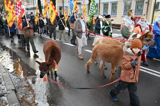 Orszak trzech króli przeszedł ulicami Włodawy [GALERIA ZDJĘĆ]