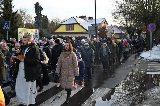 Orszak trzech króli przeszedł ulicami Włodawy [GALERIA ZDJĘĆ]