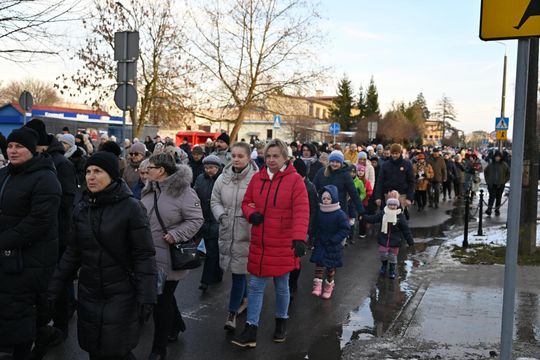 Orszak trzech króli przeszedł ulicami Włodawy [GALERIA ZDJĘĆ]