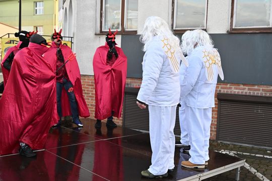 Orszak trzech króli przeszedł ulicami Włodawy [GALERIA ZDJĘĆ]