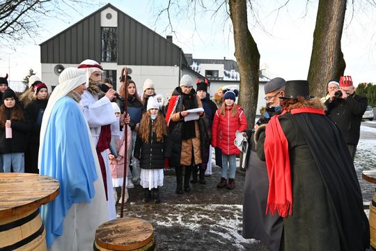Gm. Rejowiec Fabryczny. Uliczkami Pawłowa przeszedł Orszak Trzech Króli [GALERIA ZDJĘĆ]