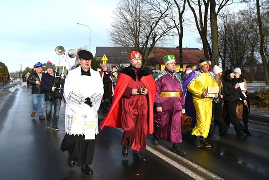 Gm. Rejowiec Fabryczny. Uliczkami Pawłowa przeszedł Orszak Trzech Króli [GALERIA ZDJĘĆ]