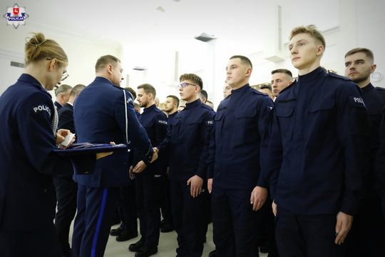 100 nowych policjantów zasiliło lubelski garnizon policji [GALERIA ZDJĘĆ]