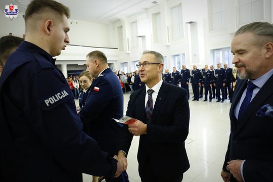 100 nowych policjantów zasiliło lubelski garnizon policji [GALERIA ZDJĘĆ]