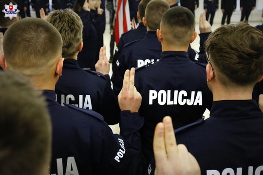 100 nowych policjantów zasiliło lubelski garnizon policji [GALERIA ZDJĘĆ]