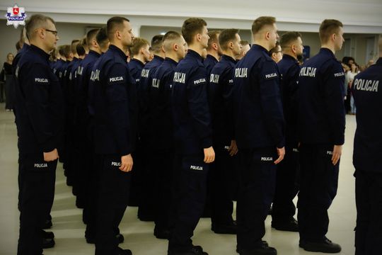 100 nowych policjantów zasiliło lubelski garnizon policji [GALERIA ZDJĘĆ]