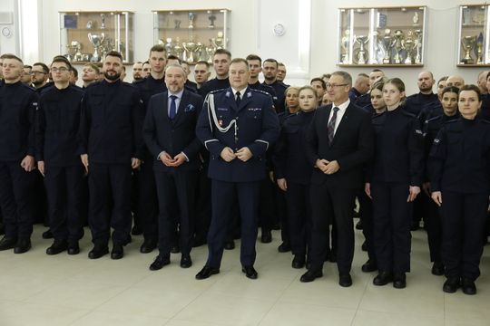 100 nowych policjantów zasiliło lubelski garnizon policji [GALERIA ZDJĘĆ]