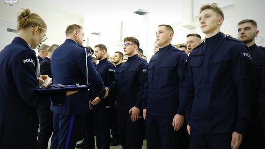 100 nowych policjantów zasiliło lubelski garnizon policji [GALERIA ZDJĘĆ]