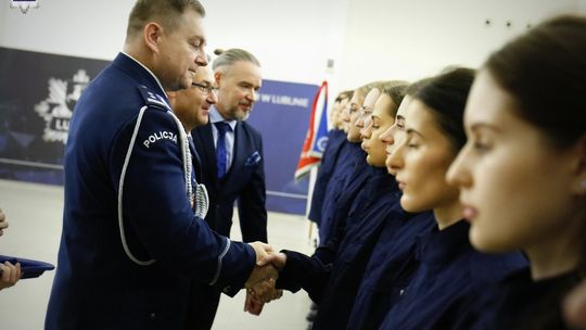 100 nowych policjantów zasiliło lubelski garnizon policji [GALERIA ZDJĘĆ]